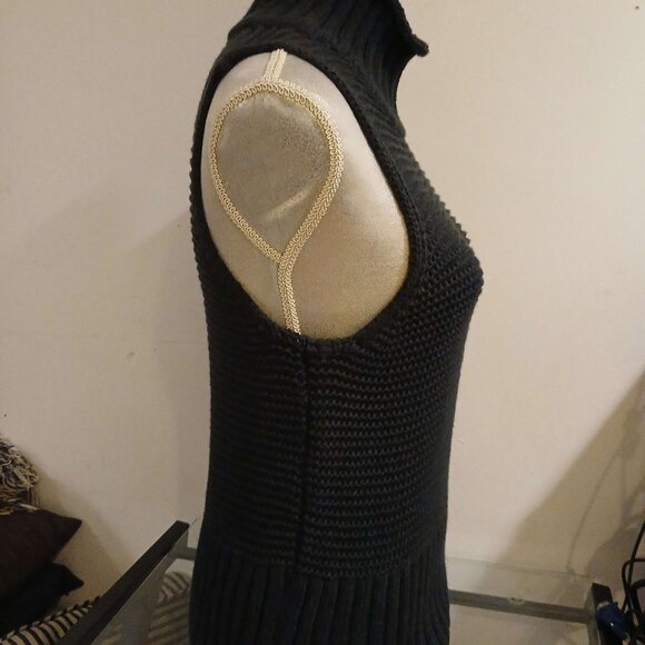 Sleeveless Turtleneck Black Garment - Picture 4 of 7